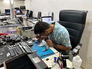 Laptop Hub place picture